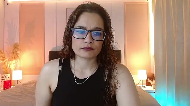 Snapshot of Rose_Thompson1 chatting on June 2026 01:37:01 PM Rose Thompson1 online show from June 2026 01:37:01 PM