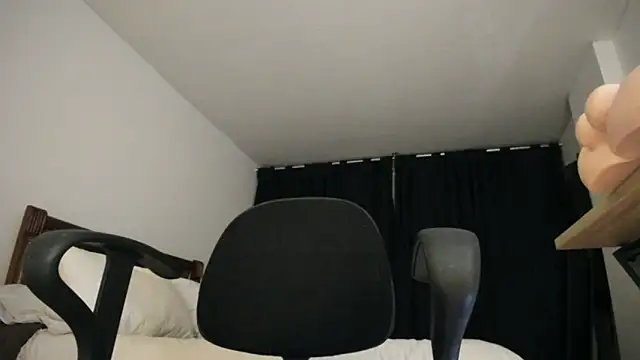 Hat girl online show from February 2026 03:18:01 AM