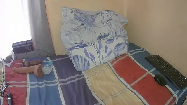 Snapshot of XhosaBoobs4U chatting on November 2025 06:44:01 AM XhosaBoobs4U online show from November 2025 06:44:01 AM