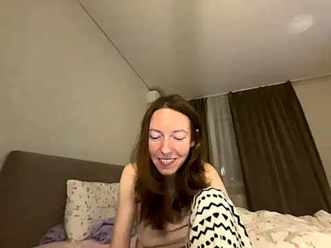 Aliniasky online show from November 2025 07:25:01 PM