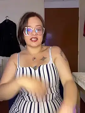 Snapshot of Mistress_Niky_ chatting on May 2026 05:51:01 PM Mistress Niky online show from May 2026 05:51:01 PM