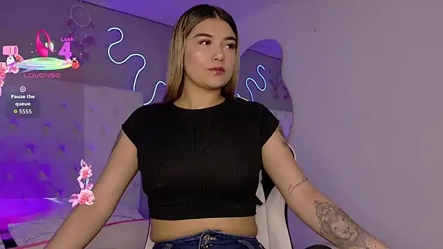 natasha  black online show from December 2025 07:29:02 PM