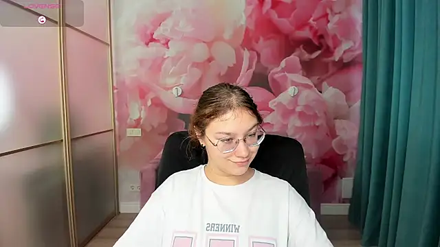 AngelinaLow online show from October 2025 12:31:01 PM