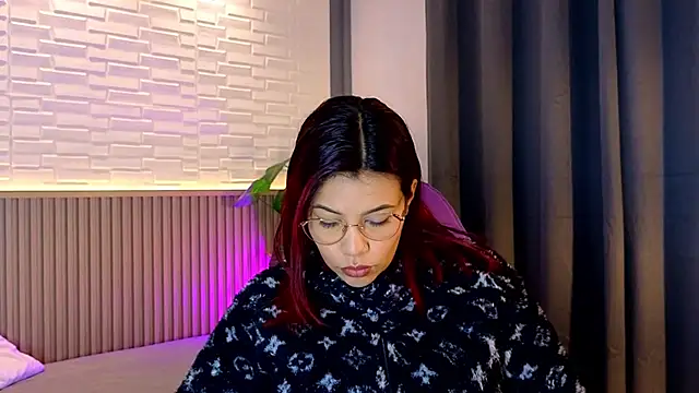 TiffanyWalk online show from October 2025 11:28:01 AM