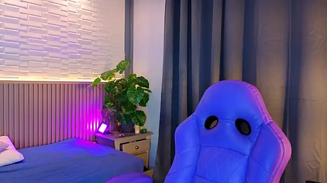 TiffanyWalk online show from November 2025 10:48:01 AM