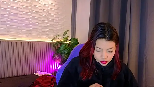 TiffanyWalk online show from December 2025 10:35:01 AM