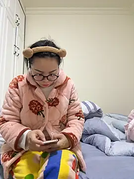 Snapshot of aa520uv chatting on October 2025 12:33:02 AM aa520uv online show from October 2025 12:33:02 AM