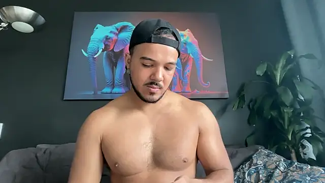 Snapshot of highlatin_guysoficial chatting on May 2026 01:51:02 PM highlatin guysoficial online show from May 2026 01:51:02 PM