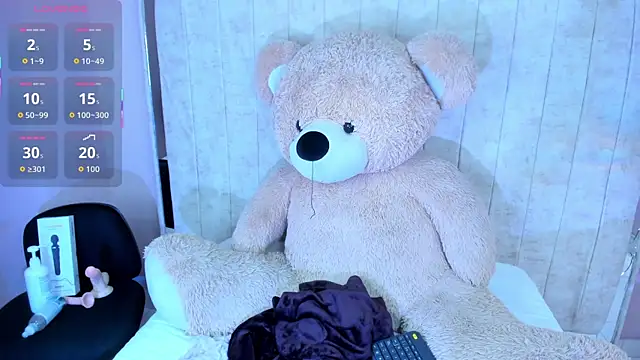 Alice 26  online show from November 2025 03:55:01 PM