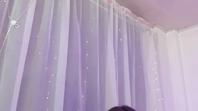 Pretty Johnson  online show from November 2025 11:36:02 AM