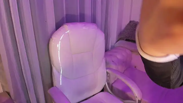 Pretty Johnson  online show from February 2026 11:36:02 AM