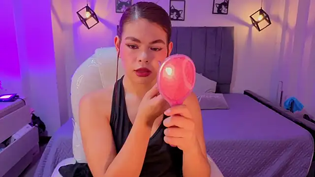 Pretty Johnson  online show from June 2026 04:06:01 AM