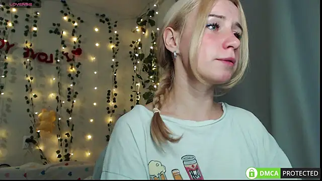 Mia  Kitty online show from October 2025 06:39:01 PM