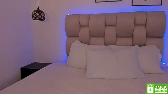 Hanna Evans   online show from April 2026 12:22:02 PM