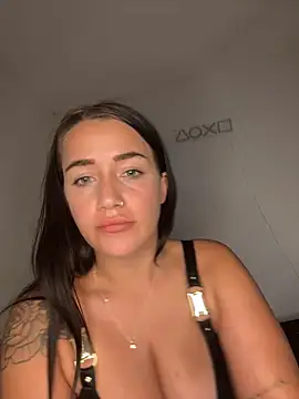 Snapshot of DarkVelvet chatting on October 2025 06:03:02 PM DarkVelvet online show from October 2025 06:03:02 PM