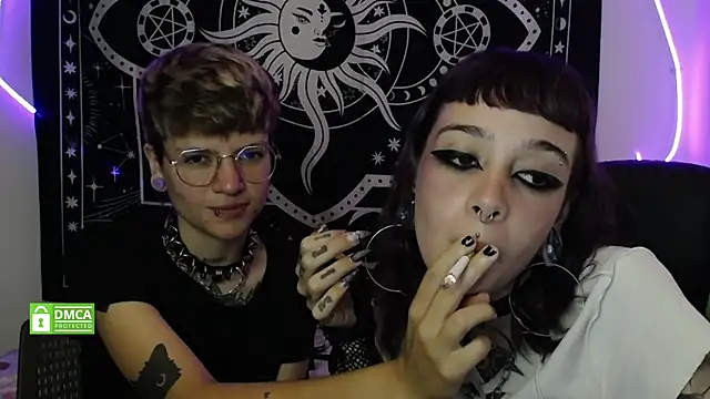 Snapshot of lovelockedlips chatting on March 2025 04:02:02 AM lovelockedlips online show from March 2025 04:02:02 AM