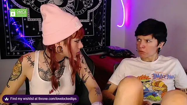 Snapshot of lovelockedlips chatting on September 2025 03:52:01 AM lovelockedlips online show from September 2025 03:52:01 AM