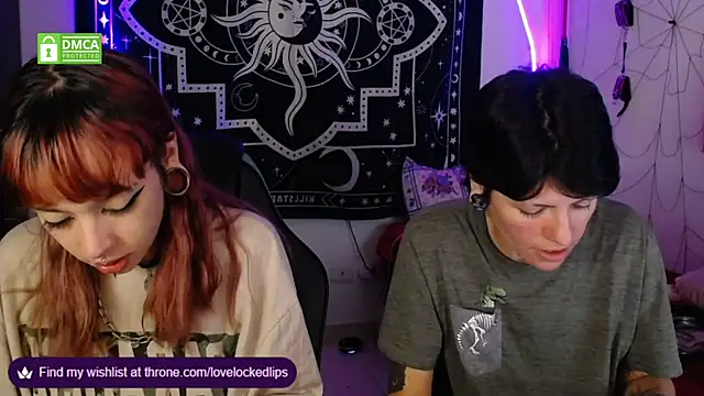 Snapshot of lovelockedlips chatting on October 2025 04:34:01 AM lovelockedlips online show from October 2025 04:34:01 AM