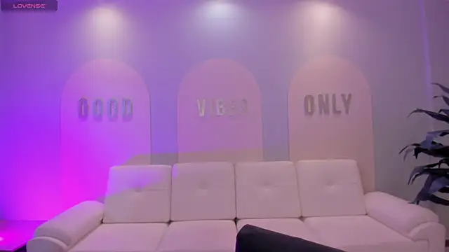 MaiaCollins online show from September 2025 05:38:02 PM