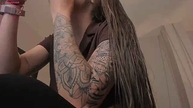 Snapshot of MaiaCollins chatting on January 2026 05:07:02 PM MaiaCollins online show from January 2026 05:07:02 PM