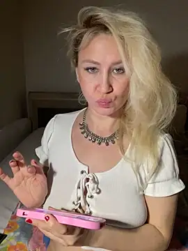 Nikusia online show from April 2026 07:18:01 PM