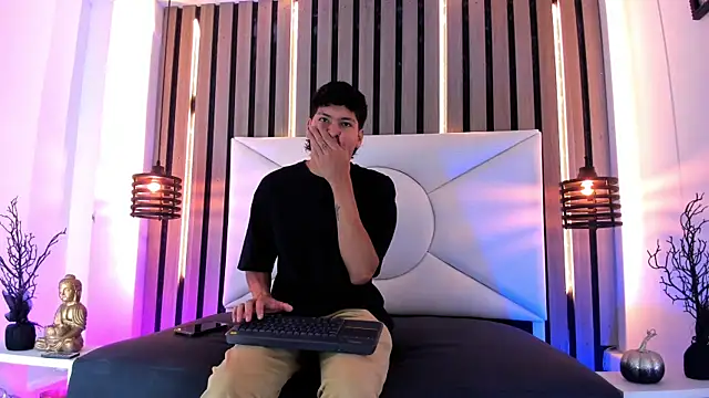 Jhojan twink online show from October 2025 12:38:01 PM