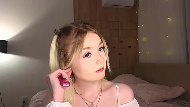 Snapshot of minigirl chatting on February 2026 04:29:01 PM minigirl online show from February 2026 04:29:01 PM