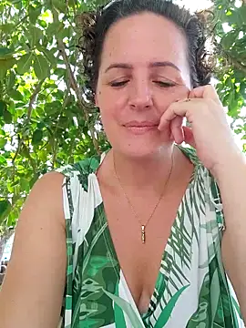 Snapshot of emiliemilf chatting on April 2026 07:52:01 PM emiliemilf online show from April 2026 07:52:01 PM