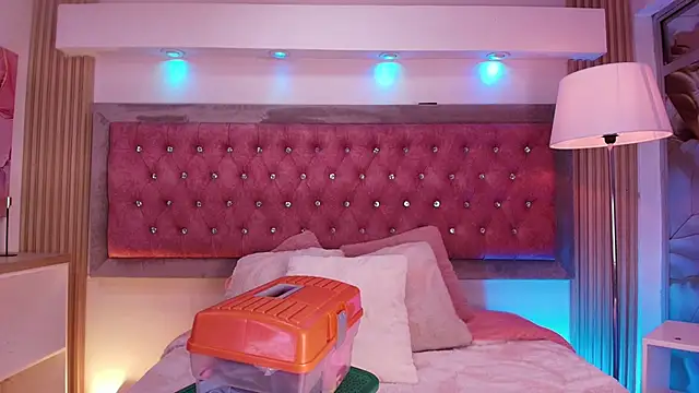 Andy Leex online show from April 2026 08:28:02 PM