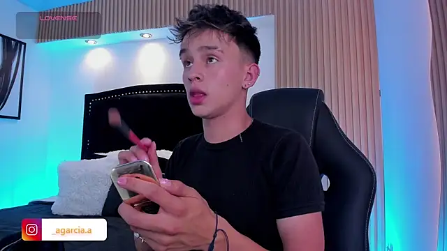 LiamWildx20 online show from June 2026 05:18:01 AM