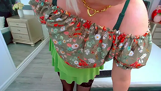 SuzzySun online show from March 2025 05:17:02 PM