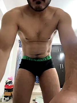 Guccilonda17 online show from November 2025 07:56:01 AM