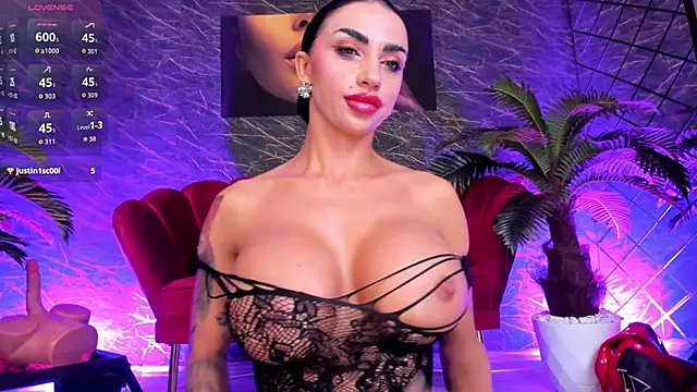 IzabelaTessa online show from June 2026 07:47:01 PM