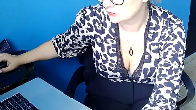 lady gloria69 online show from October 2025 11:30:01 AM