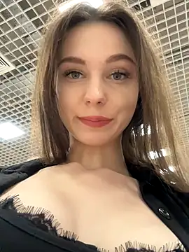 MilaBee online show from November 2025 10:06:02 AM