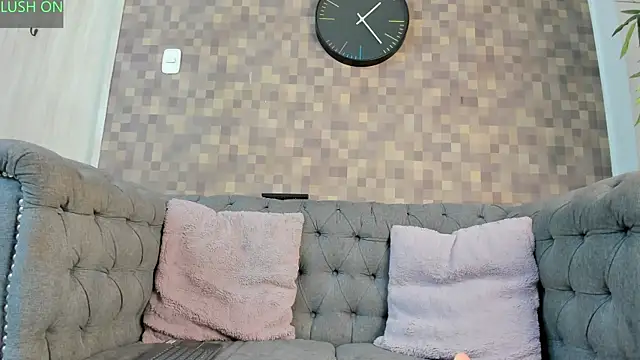 juliana luque online show from October 2025 12:17:02 PM