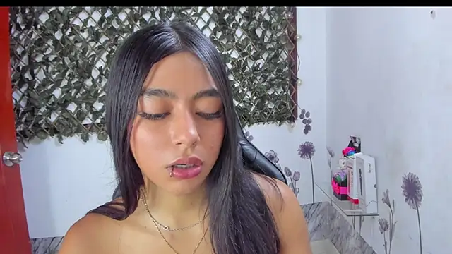 Sarahbrowm  online show from November 2025 07:13:02 PM