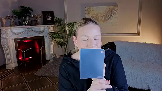 Jes Solar online show from November 2025 09:57:01 PM