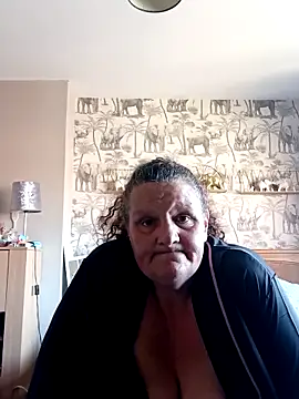 MissQueenBeex online show from March 2025 12:00:01 PM