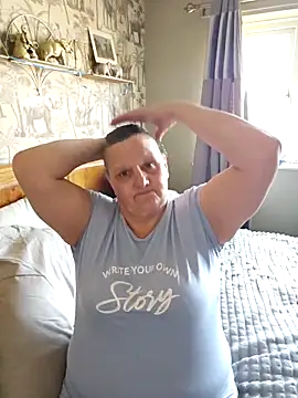 Snapshot of MissQueenBeex chatting on February 2026 02:04:02 PM MissQueenBeex online show from February 2026 02:04:02 PM