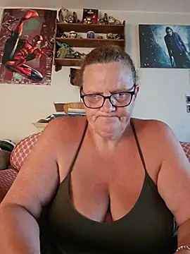 MissQueenBeex online show from July 2026 06:21:01 PM