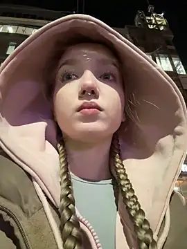 bambi lu online show from October 2025 04:30:01 PM