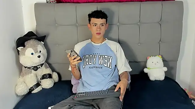 Snapshot of jeims_hotboy chatting on June 2026 04:44:02 AM jeims hotboy online show from June 2026 04:44:02 AM