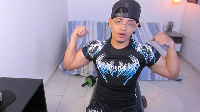 Snapshot of samxx_muscle chatting on July 2026 12:53:01 PM samxx muscle online show from July 2026 12:53:01 PM
