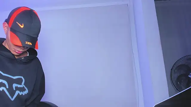 Snapshot of candyandmarilyn chatting on November 2025 03:59:02 AM candyandmarilyn online show from November 2025 03:59:02 AM