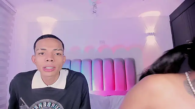 Snapshot of candyandmarilyn chatting on November 2025 08:33:02 PM candyandmarilyn online show from November 2025 08:33:02 PM