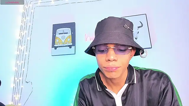 Snapshot of candyandmarilyn chatting on December 2025 09:21:01 PM candyandmarilyn online show from December 2025 09:21:01 PM