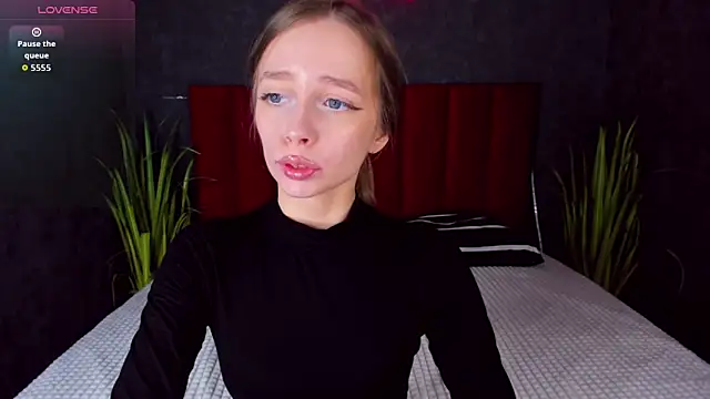 Amy Waynee online show from November 2025 05:04:01 PM