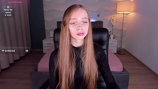 Amy Waynee online show from November 2025 04:40:02 PM