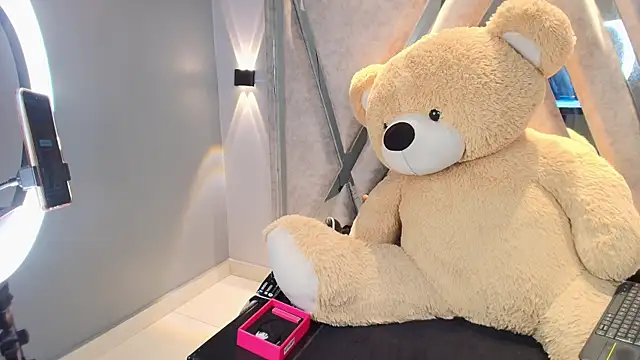 Elaine87  online show from October 2025 09:26:02 PM